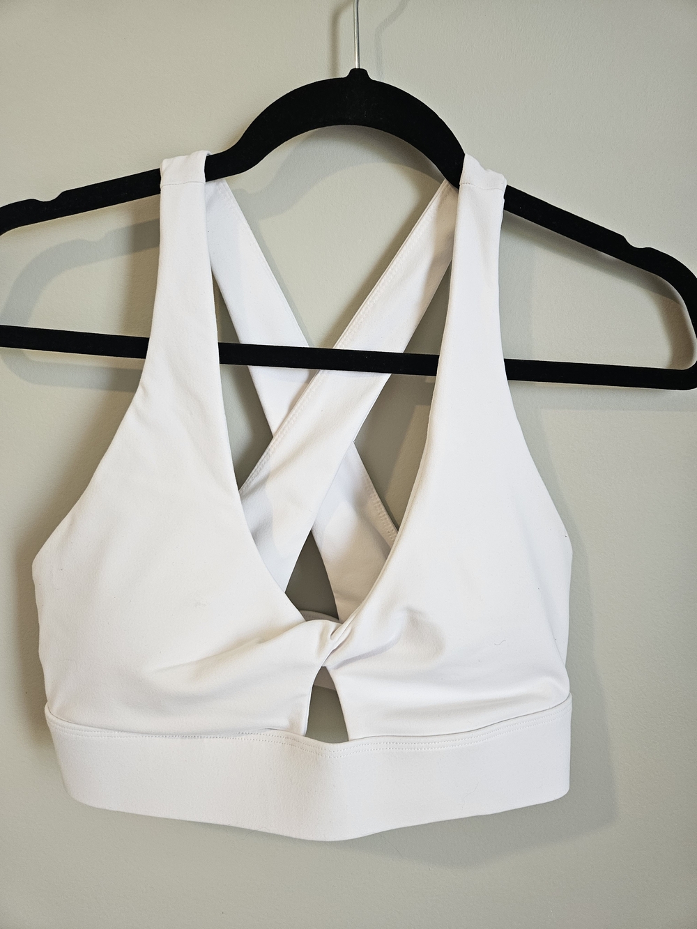Fabletics White Oasis Twist-Front Crossback Sports Bra